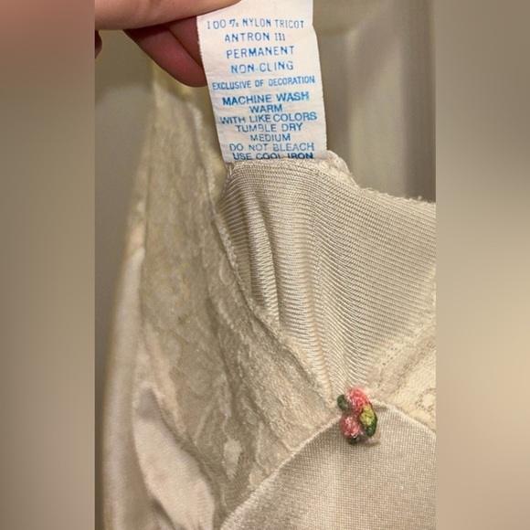 Vanity Fair VTG Women's Midi Ivory Slip Dress w Lace Trim Pink Flower Size 32/S - Picture 7 of 9